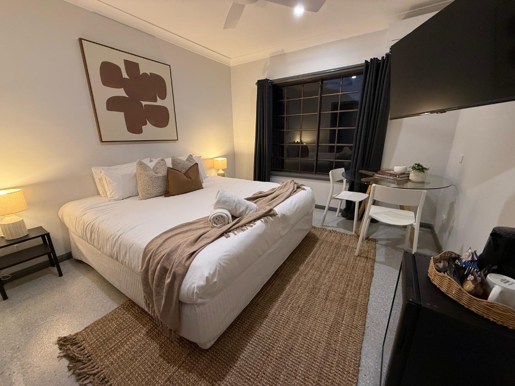 King Motel Room